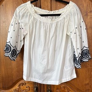 GAP Black and White Ruffled Embellished Blouse